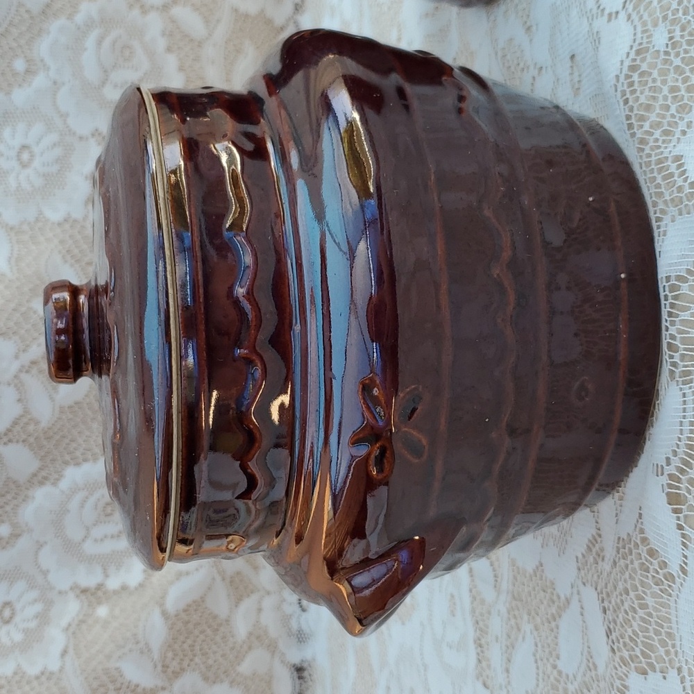 Mar-crest Bean Pot Vintage 1950s Ovenproof Stoneware with Daisy & Dots pattern